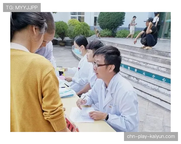 社区活动：国际米兰俱乐部组织球员前往当地社区医院探望病童